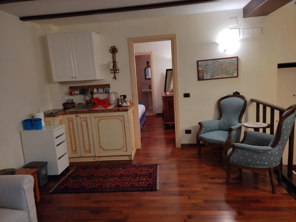 Home Sweet Rome Coronari, Rome